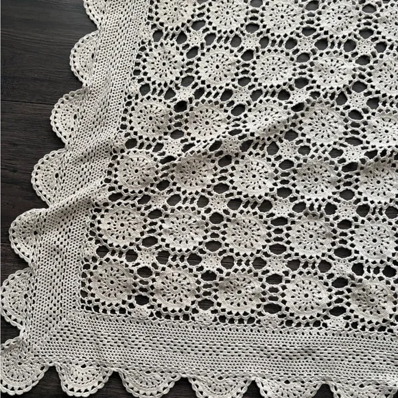 Crochet Lace Tablecloth - Picture 2 of 4